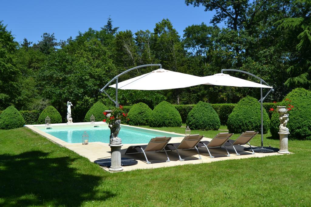 Chateau De Peufeilhoux Vallon-en-Sully Exteriör bild